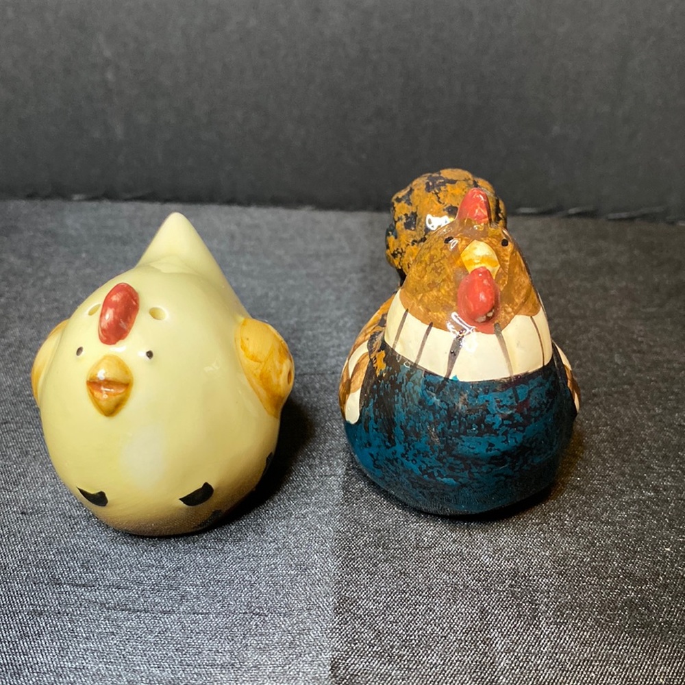 Cute Hen and Rooster Salt andPepper Shakers